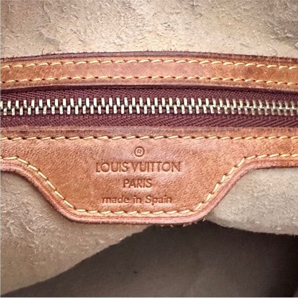 ✅AUTHENTIC✅LOUIS VUITTON LOOPING GM - Picture 13 of 15